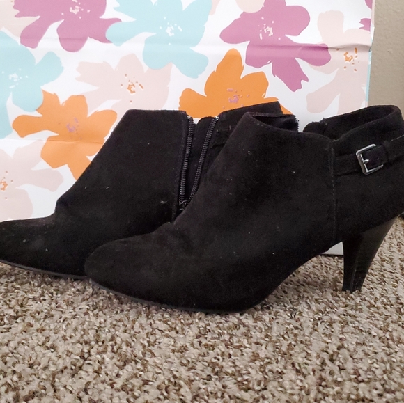 Heeled Boots - Picture 4 of 4